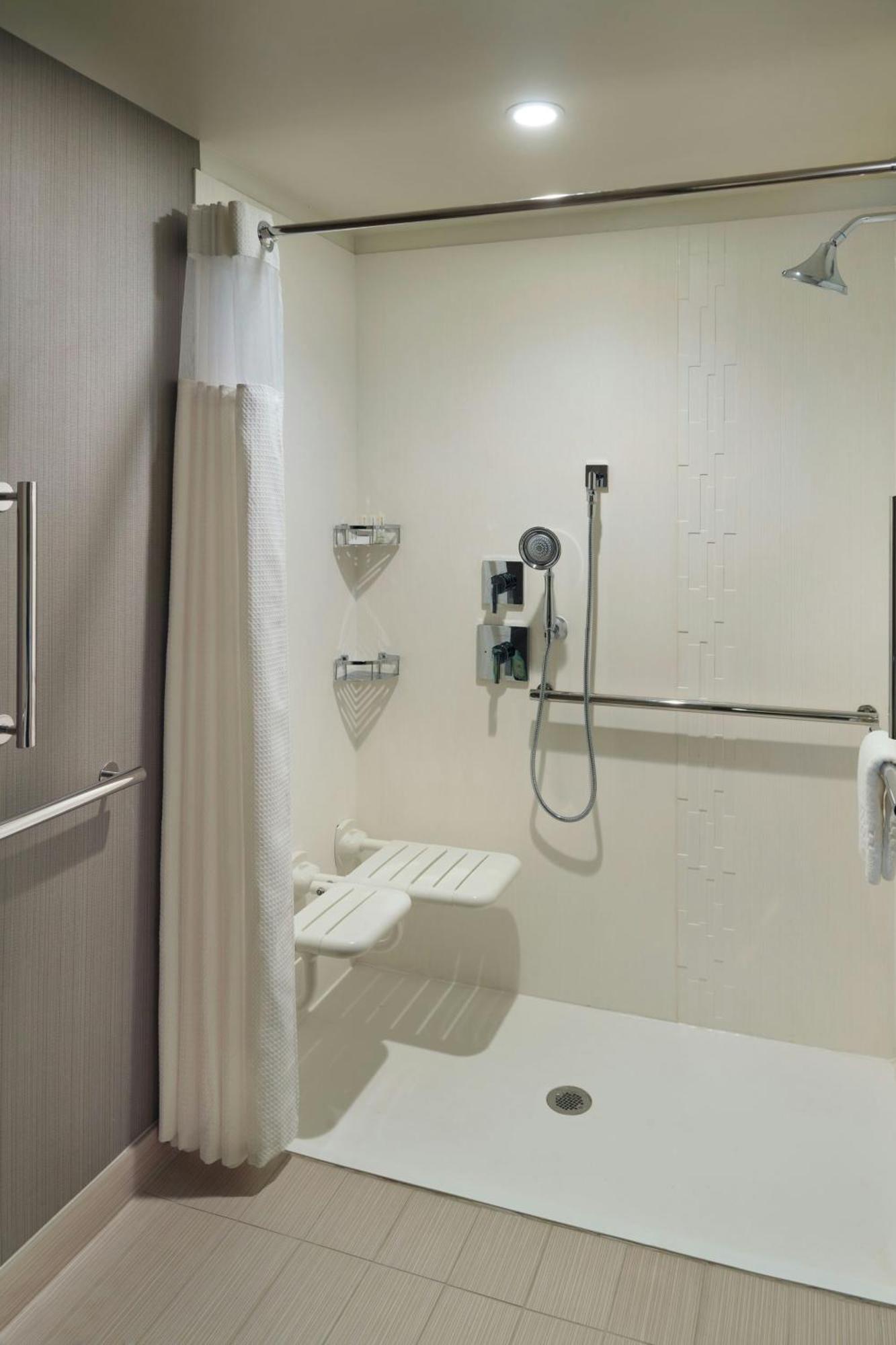 Courtyard By Marriott Lagrange Hotel Exterior foto