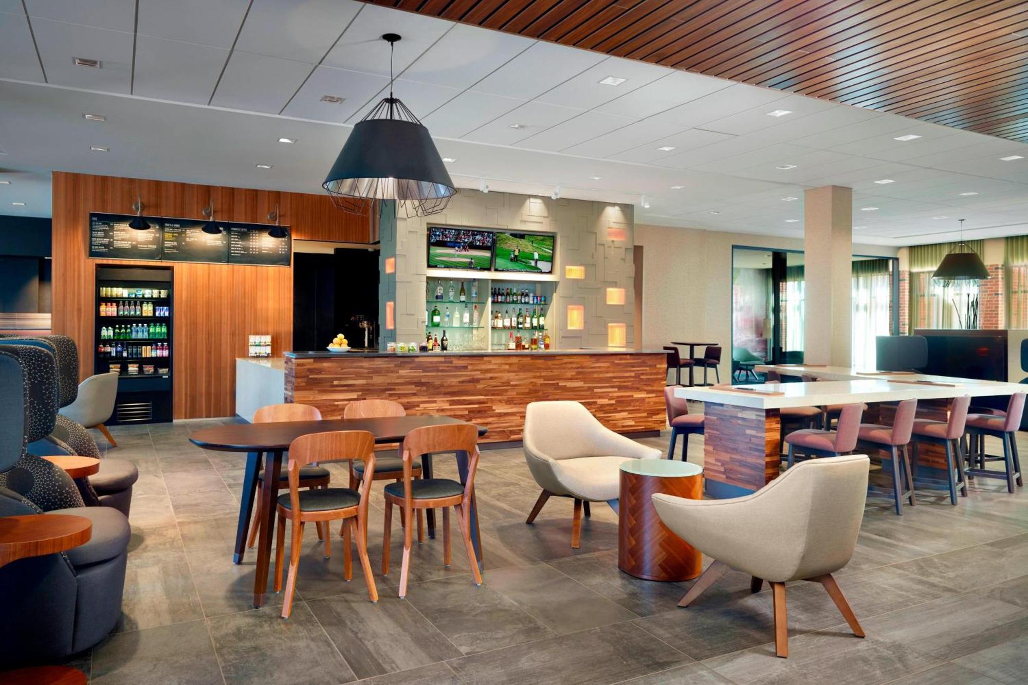 Courtyard By Marriott Lagrange Hotel Exterior foto