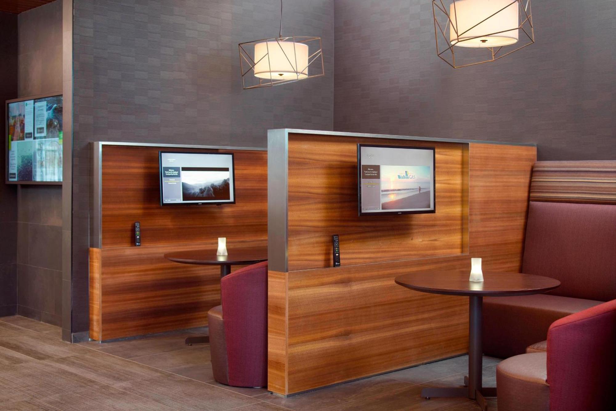 Courtyard By Marriott Lagrange Hotel Exterior foto