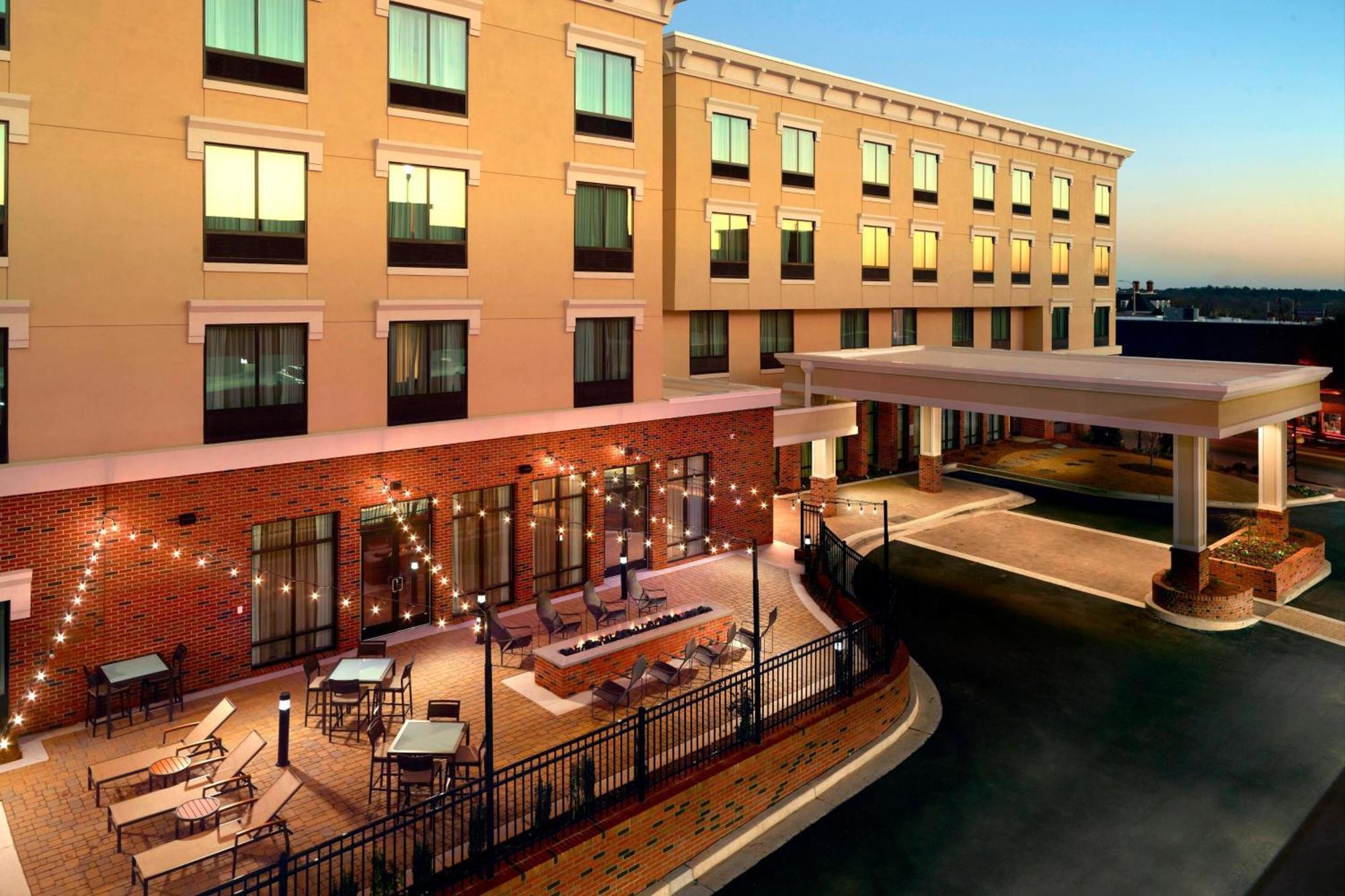 Courtyard By Marriott Lagrange Hotel Exterior foto